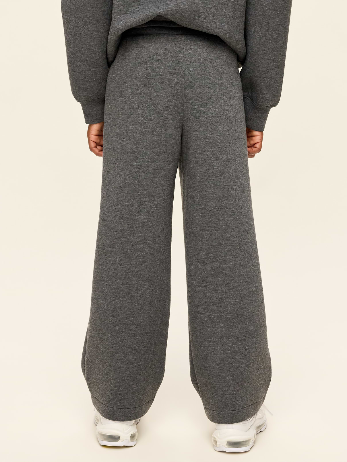 L'image numéro 2 présente Pantalon de jogging coupe très généreuse en molleton raffiné pour garçon