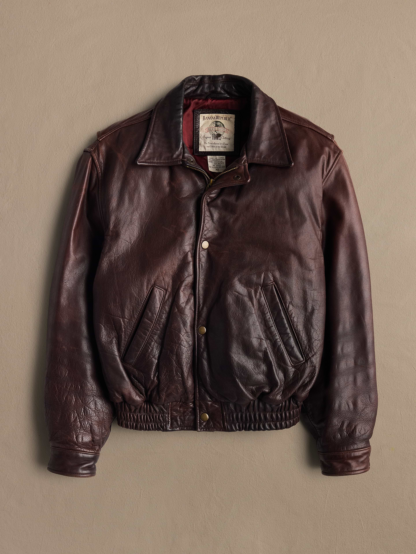 Image 1 of 2, Archive: Discover authentic, hand-sourced vintage from the ’80s, ’90s and '00s. Available in limited drops., Tag size: Men's 38, *This is a vintage item with signs of wear and a natural patina from its previous lives. We recommend handling and cleaning with care to preserve its condition and extend its lifespan., Product #1202516