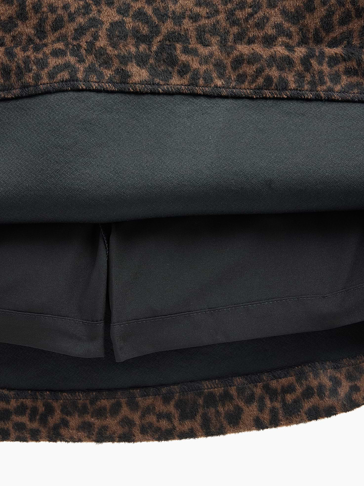 L'image numéro 5 présente Jupe-short trapèze courte