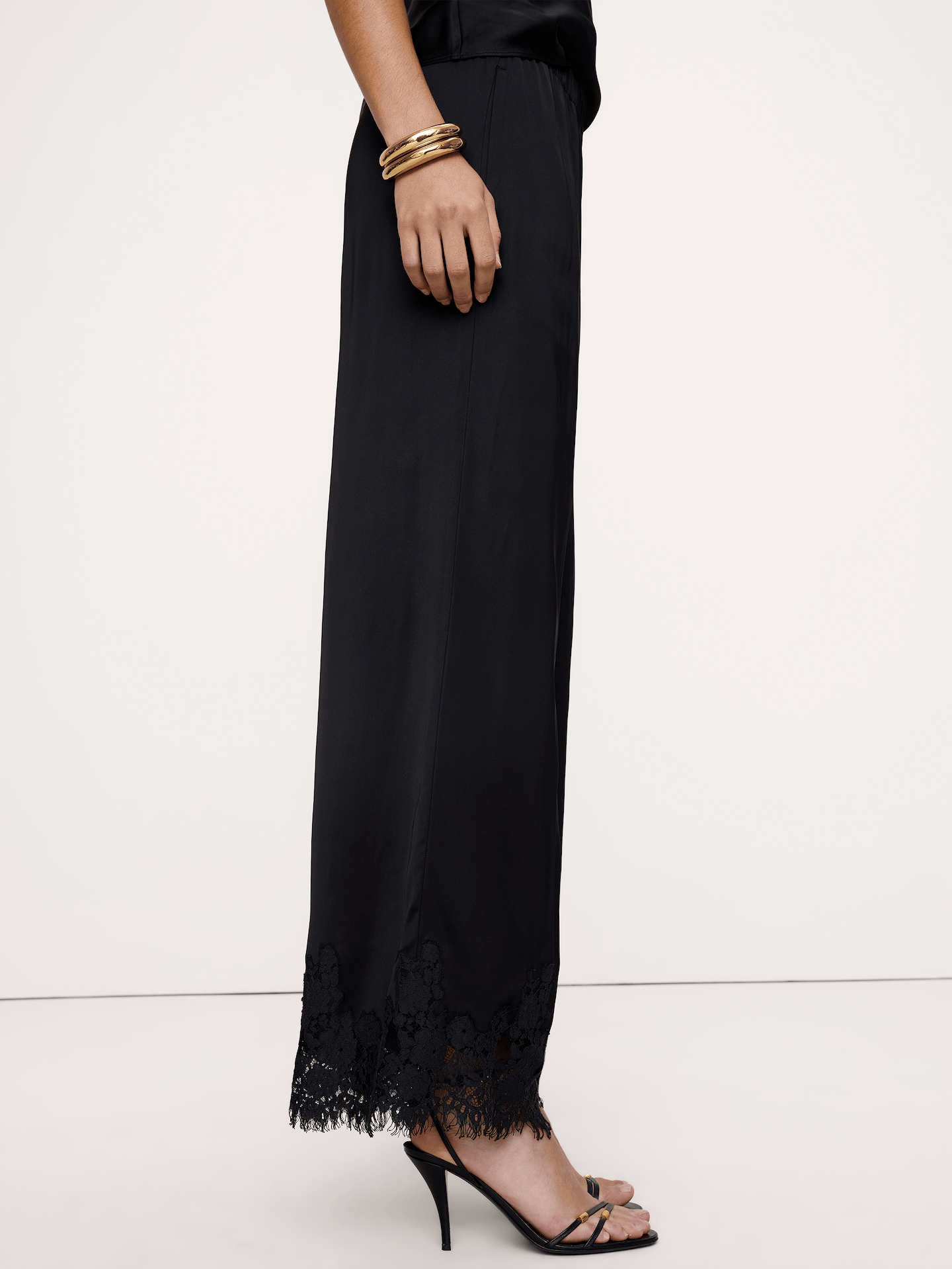 Image 5 de 8, Pantalon à taille élastique en satin extensible avec bordure en dentelle