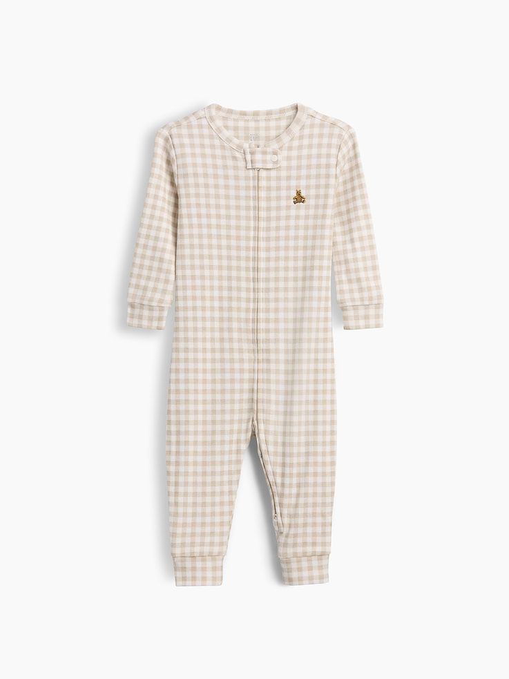Image 1 de 2, Jersey de coton doux., Ras du cou à rabat à bouton-pression pour protéger les petits mentons., Manches longues., Fermeture à glissière bidirectionnelle réversible pour habiller et changer bébé facilement., Ourson Brannan brodé sur la poitrine., Ourlets à bande., Motif guingan sur l’ensemble., Note: poignets repliables pour éviter les égratignures sur les tailles jusqu’à 24 M., Fait de 100 % coton biologique cultivé sans pesticides ni engrais synthétiques., Produit #1182217