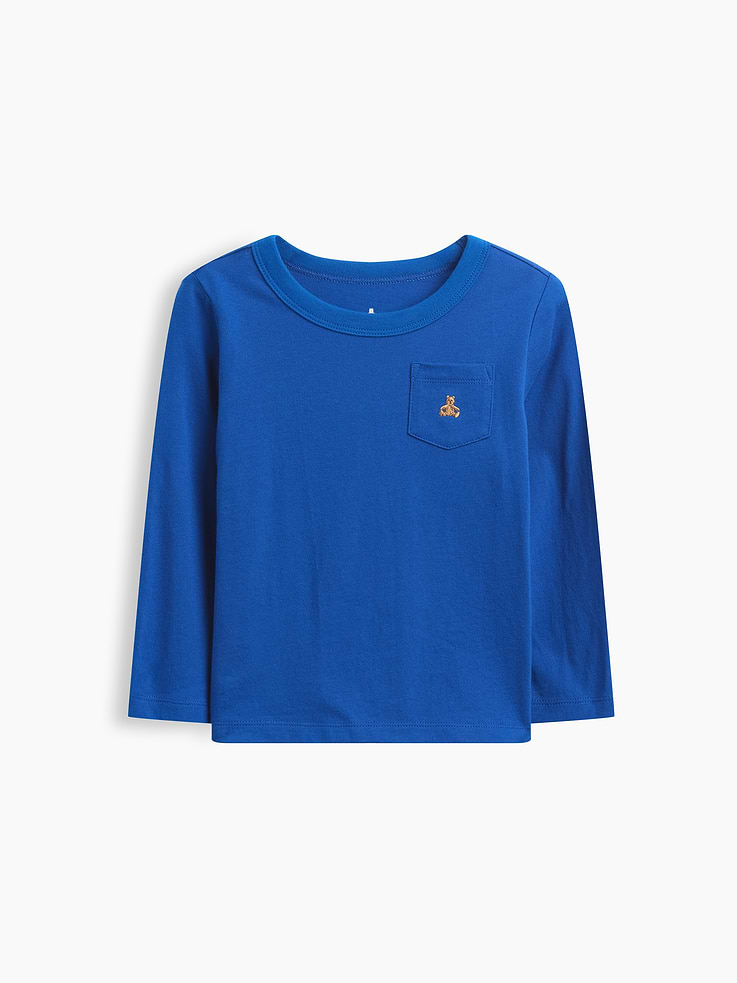 Image 1 de 2, Notre tenue instantanée préférée, la vôtre et la leur aussi. Des modèles à agencer à volonté qui vont de la garderie ou de la maternelle au terrain de jeu en un clin d’œil. Ils sont tous confectionnés en coton doux., Jersey de coton doux., Ras du cou., Manches longues., Certains modèles sont dotés d’une poche appliquée ornée d’un ours Brannan brodé sur la poitrine., Certains modèles comportent des manches raglan de couleurs contrastantes., Fait de 100 % de coton qui répond aux normes du programme U.S. Cotton Trust Protocol. Les fermes membres du programme s’engagent à améliorer leur empreinte environnementale en réduisant la consommation d’eau et en améliorant la diversité des sols (Numéro de la demande: 10127)., Ce produit a été fabriqué dans une usine qui investit dans l’égalité des genres et l’autonomisation des femmes grâce au programme Reimagining Industry to Support Equality (RISE). Pour en savoir plus, visitez gapinc.com/equite ., Produit #814270