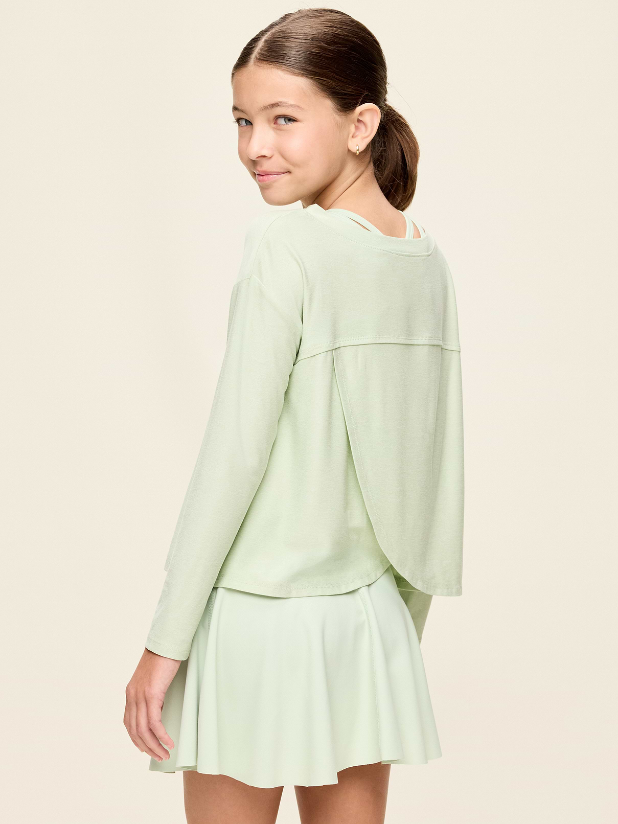 Image 2 de 3, Haut à dos croisé à manches longues NuageSport pour fille