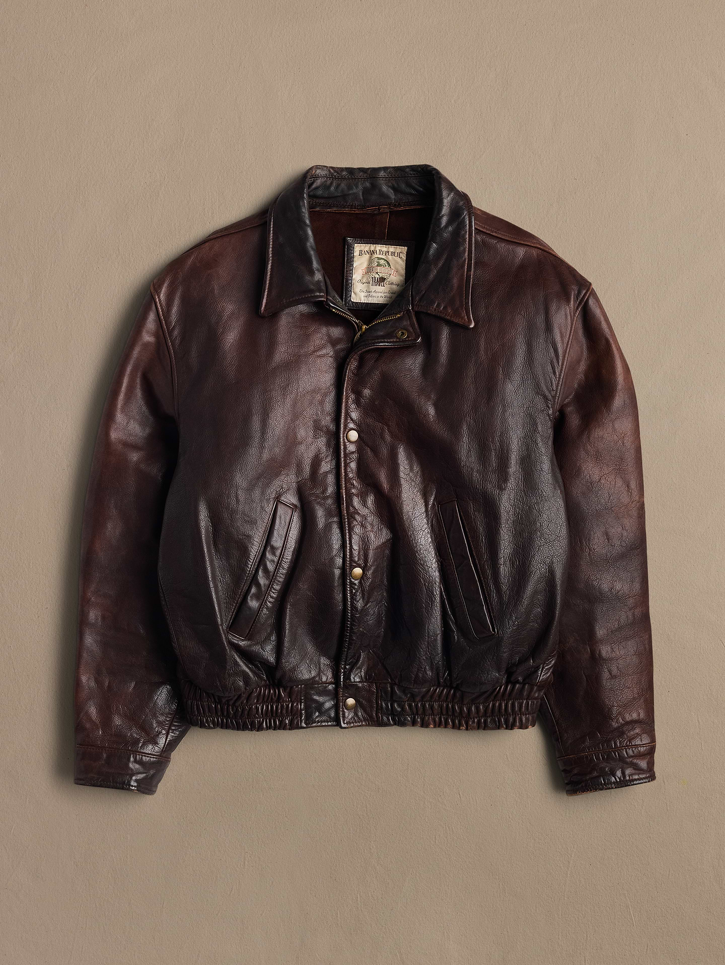 Image 1 of 2, Archive: Discover authentic, hand-sourced vintage from the ’80s, ’90s and '00s. Available in limited drops., Tag size: Men's 46, *This is a vintage item with signs of wear and a natural patina from its previous lives. We recommend handling and cleaning with care to preserve its condition and extend its lifespan., Product #1202532