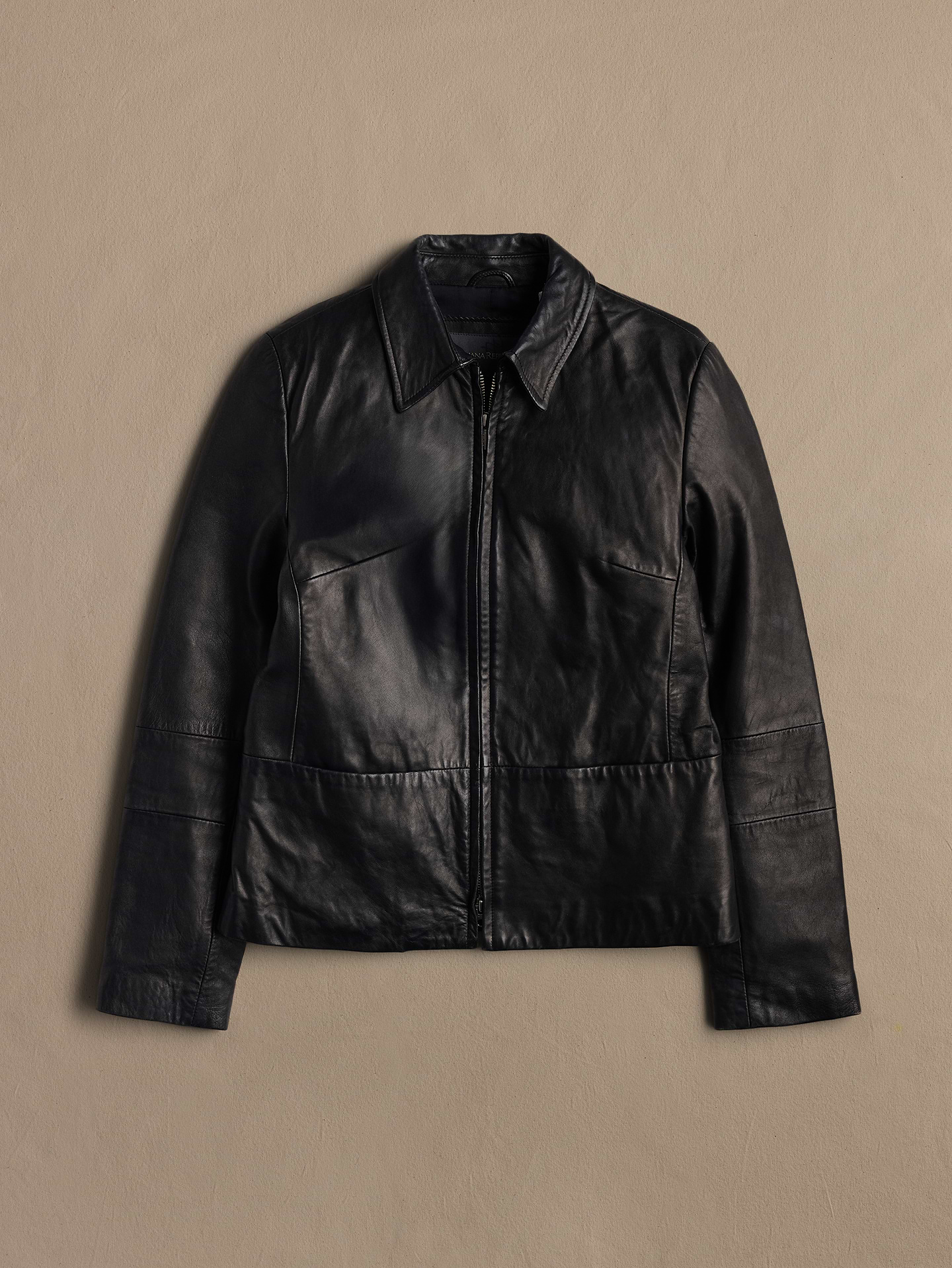 Image 1 of 2, Archive: Discover authentic, hand-sourced vintage from the ’80s, ’90s and '00s. Available in limited drops., Tag size: Women's S, *This is a vintage item with signs of wear and a natural patina from its previous lives. We recommend handling and cleaning with care to preserve its condition and extend its lifespan., Product #1202506