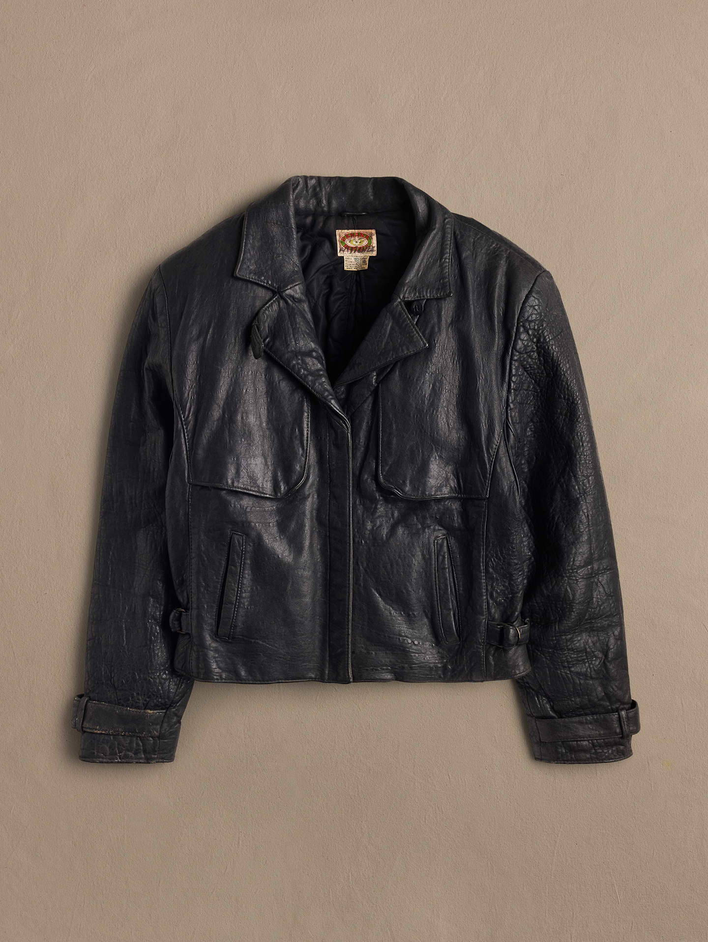 Image 1 of 2, Archive: Discover authentic, hand-sourced vintage from the ’80s, ’90s and '00s. Available in limited drops., No tag., *This is a vintage item with signs of wear and a natural patina from its previous lives. We recommend handling and cleaning with care to preserve its condition and extend its lifespan., Product #1202542