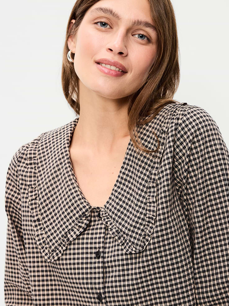 Image 4 of 8, Long-Sleeve Statement Collar Button-Front Top