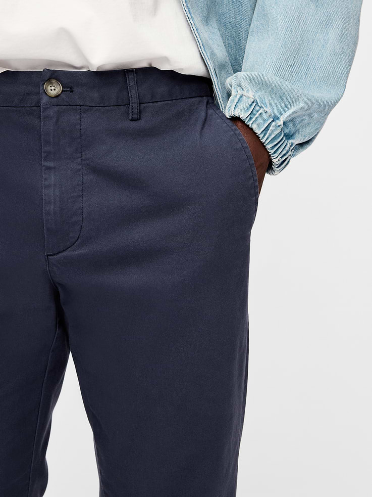 Image 4 de 5, Chino droit Première nécessité
