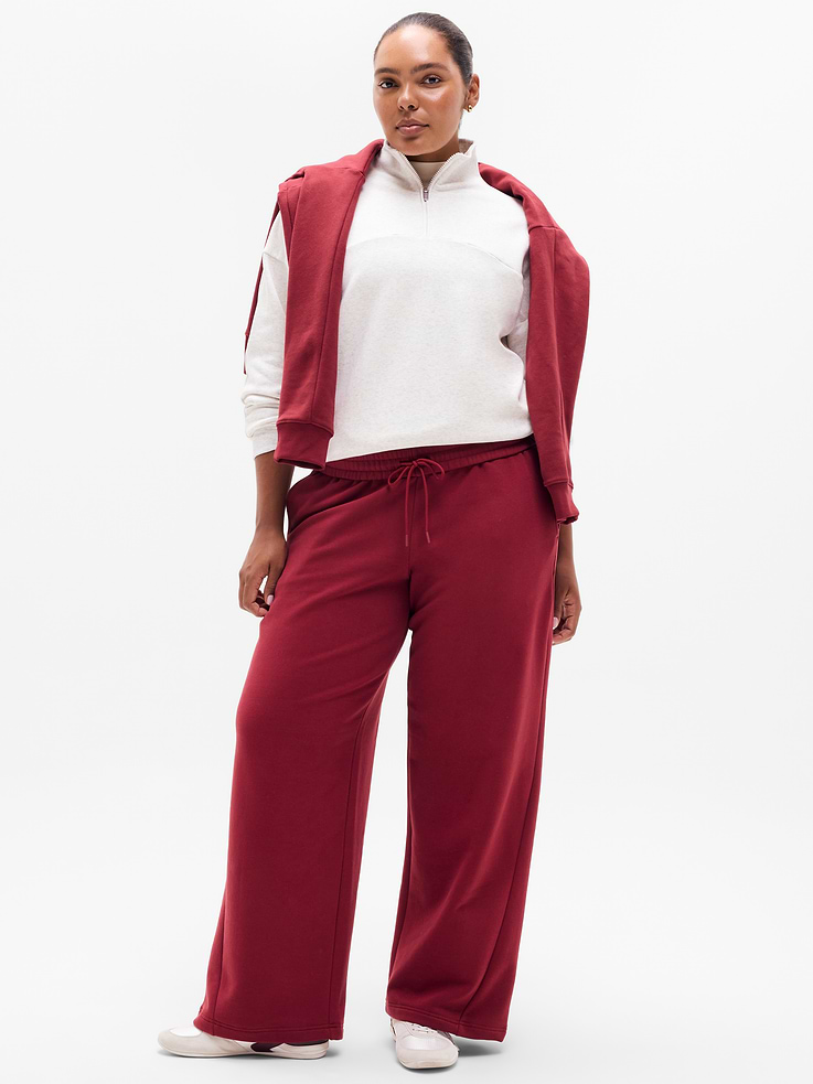 Image 1 of 5, FOR: Lounge and everyday movement, FEEL: Plush stretch fleece has a soft, brushed interior, FAVE: New and improved three-track waistband for extra support, Easy-access pockets to stash your essentials, Adjustable internal drawcord in waistband, Product #1174473
