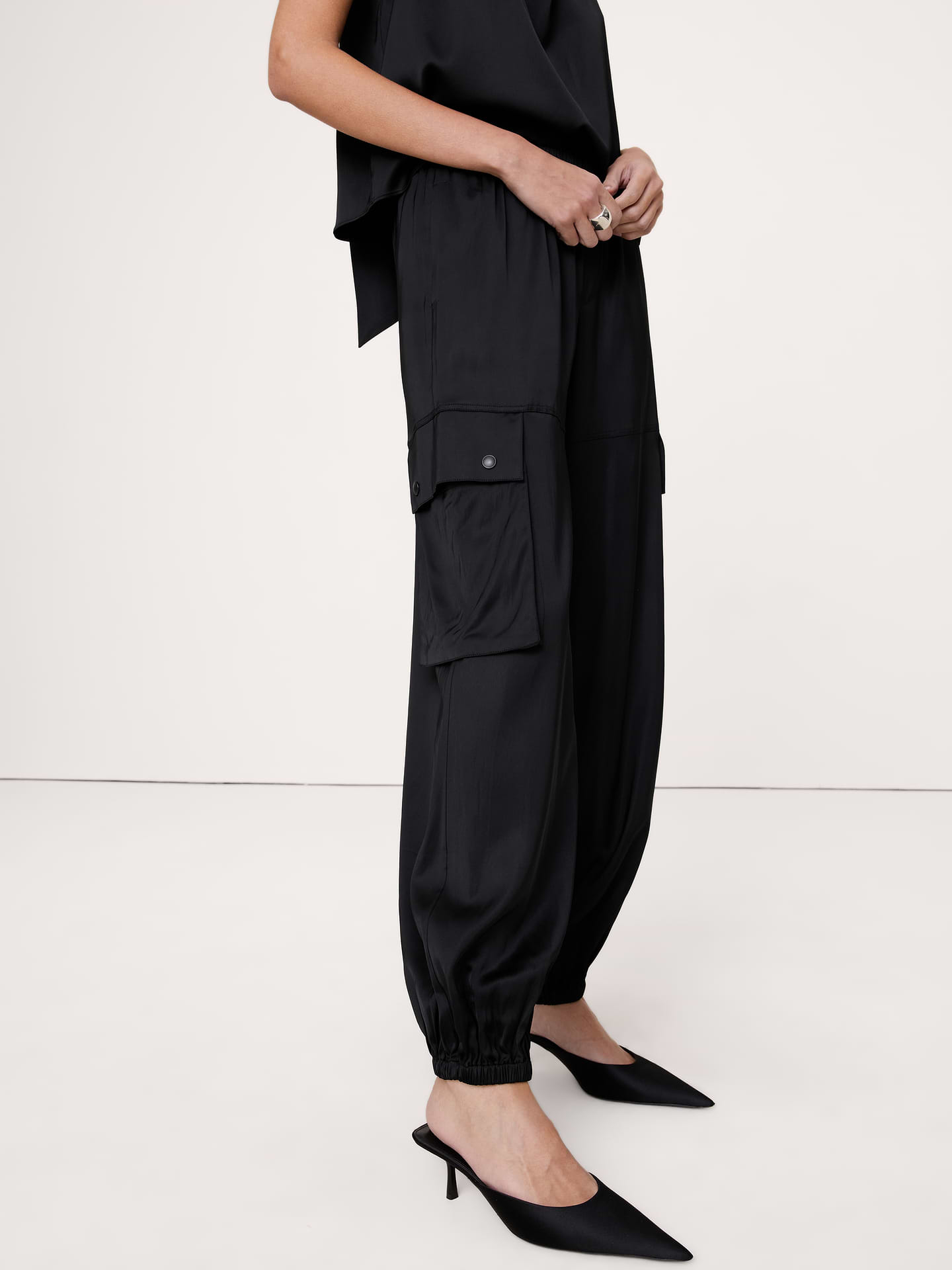 Image 4 de 8, Pantalon cargo ballon en satin extensible
