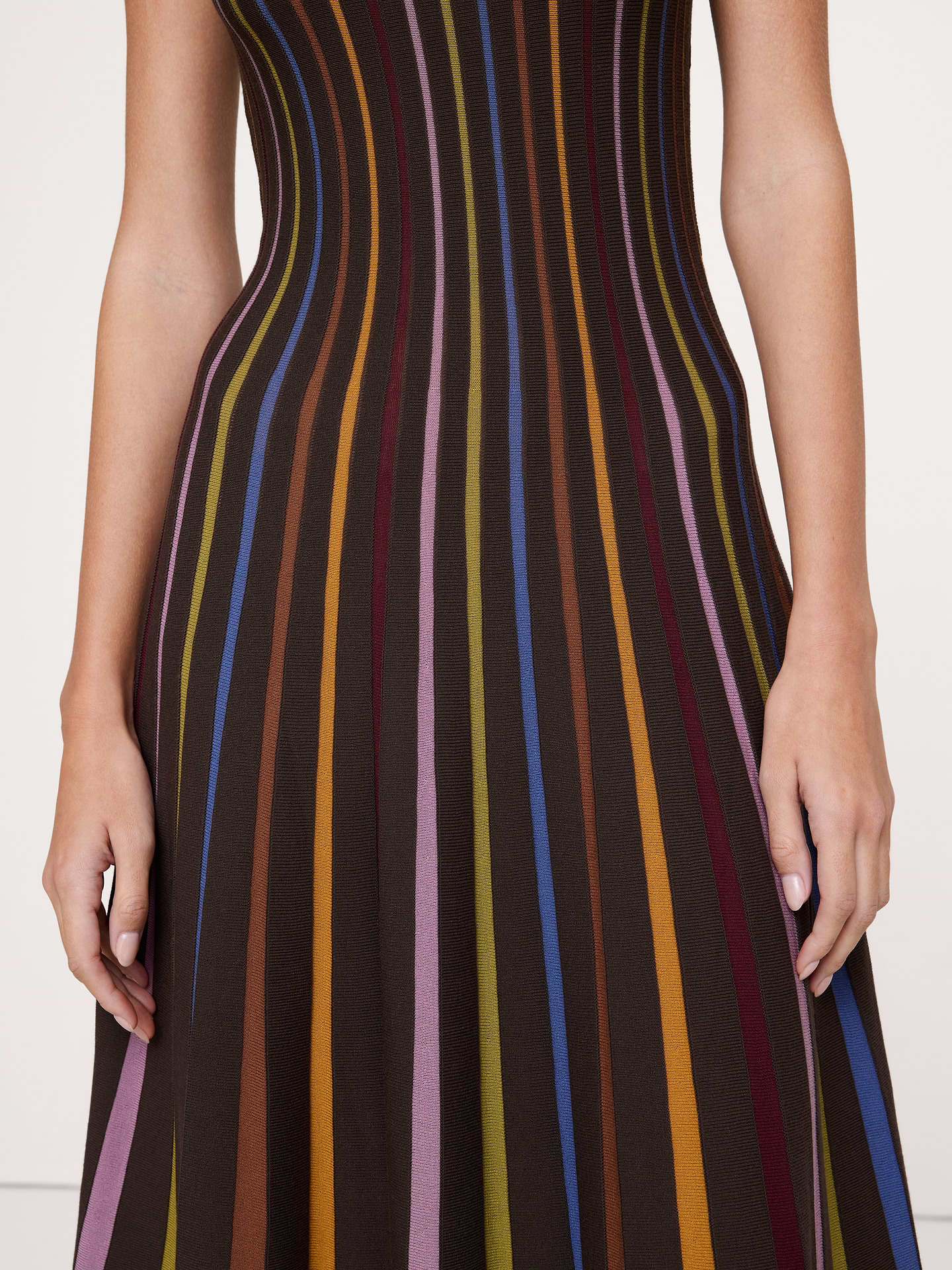 Image 4 de 4, Robe-camisole côtelée à effet sculptant
