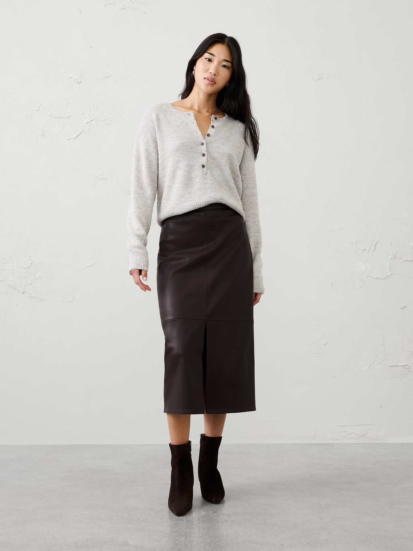 Image 1 of 7, VEGAN LEATHER: Soft and smooth, this faux leather looks and feels luxurious., Clean waistband., Concealed side‑zip closure., Vertical center‑front seam., Horizontal seam detail at the lower skirt., Front hem slit adds ease of movement., Back waist darts., Center‑back and horizontal seam., Straight hem., Fully lined., Made exclusively for Banana Republic Factory., Product #1178042