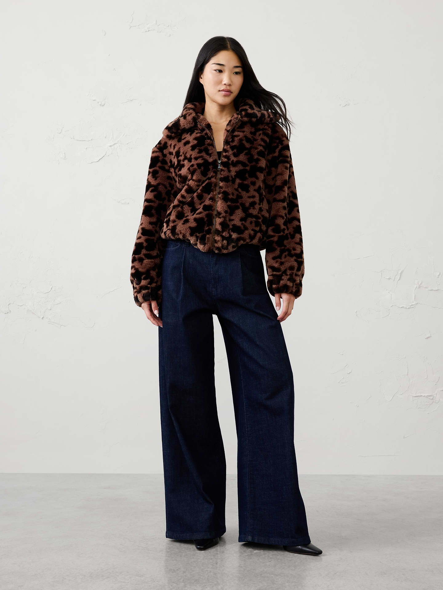 Image 1 of 4, Oversized point collar. Long sleeves with elasticized cuffs., Drop shoulders., Zip-front closure., Front welt pockets., Elasticized hem creates a bubble‑hem silhouette., Fully lined., Made exclusively for Banana Republic Factory., Product #1178063