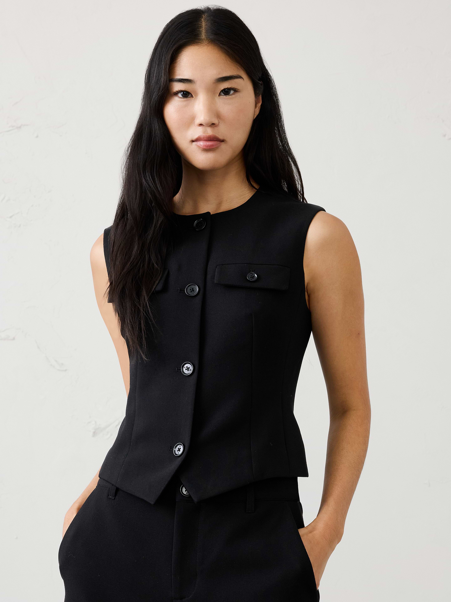 Image 1 of 5, Crew neck. Sleeveless., Button‑front closure., Fitted at the waist., Chest pockets., Cutaway front hem., Fully lined., Made exclusively for Banana Republic Factory., Product #1182551