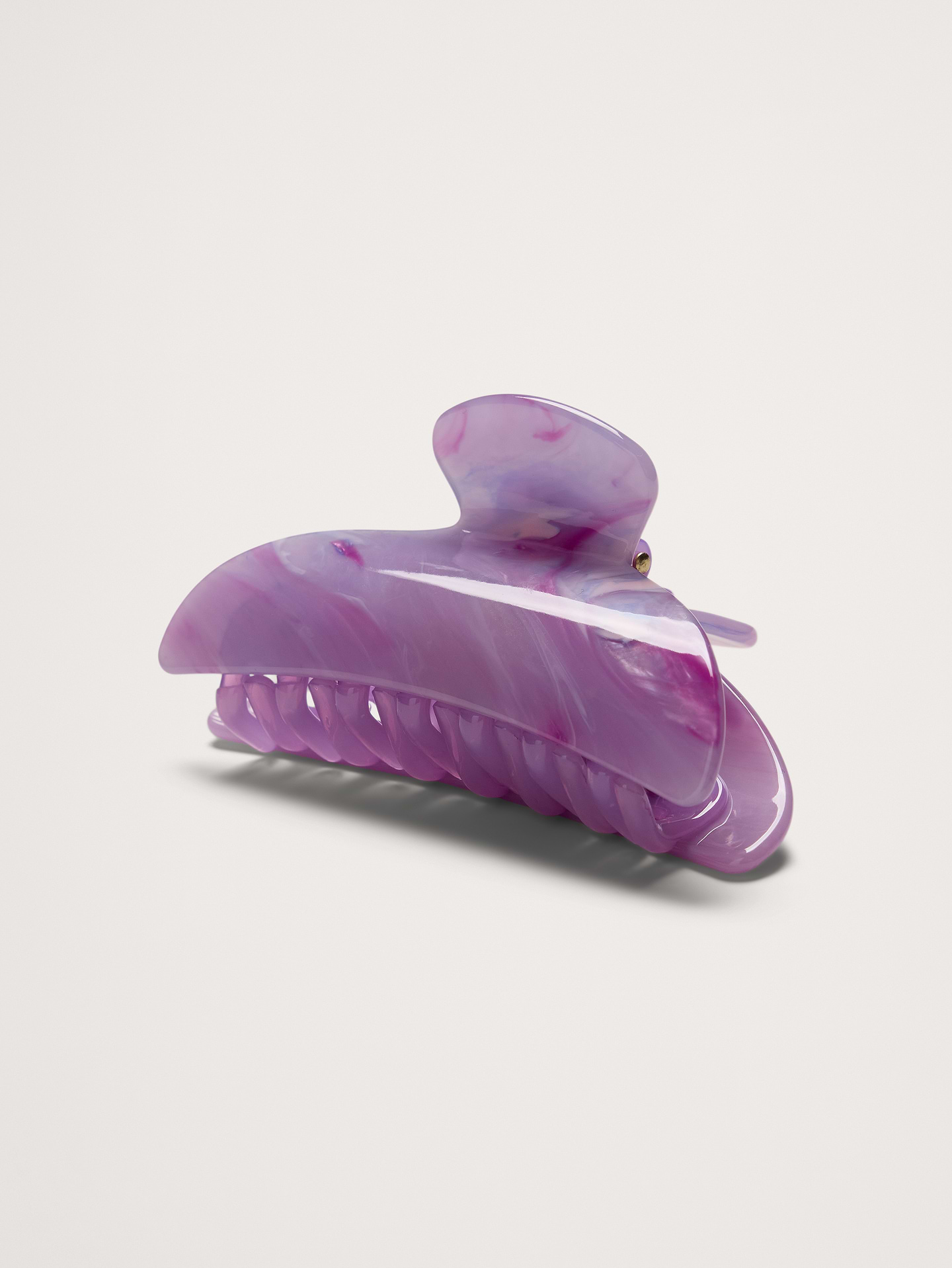 Image 1 of 5, A double-walled hair claw designed to hold medium volumes of hair, handcrafted from Italian acetate with reinforced hardware. Recommended for all hair types and textures., Machete: Atlanta-based accessories brand, crafting eco-conscious jewelry from Italian acetate with vintage soul and global artistry—each piece is designed to last and made with care., Made in Italy., Product #1188627