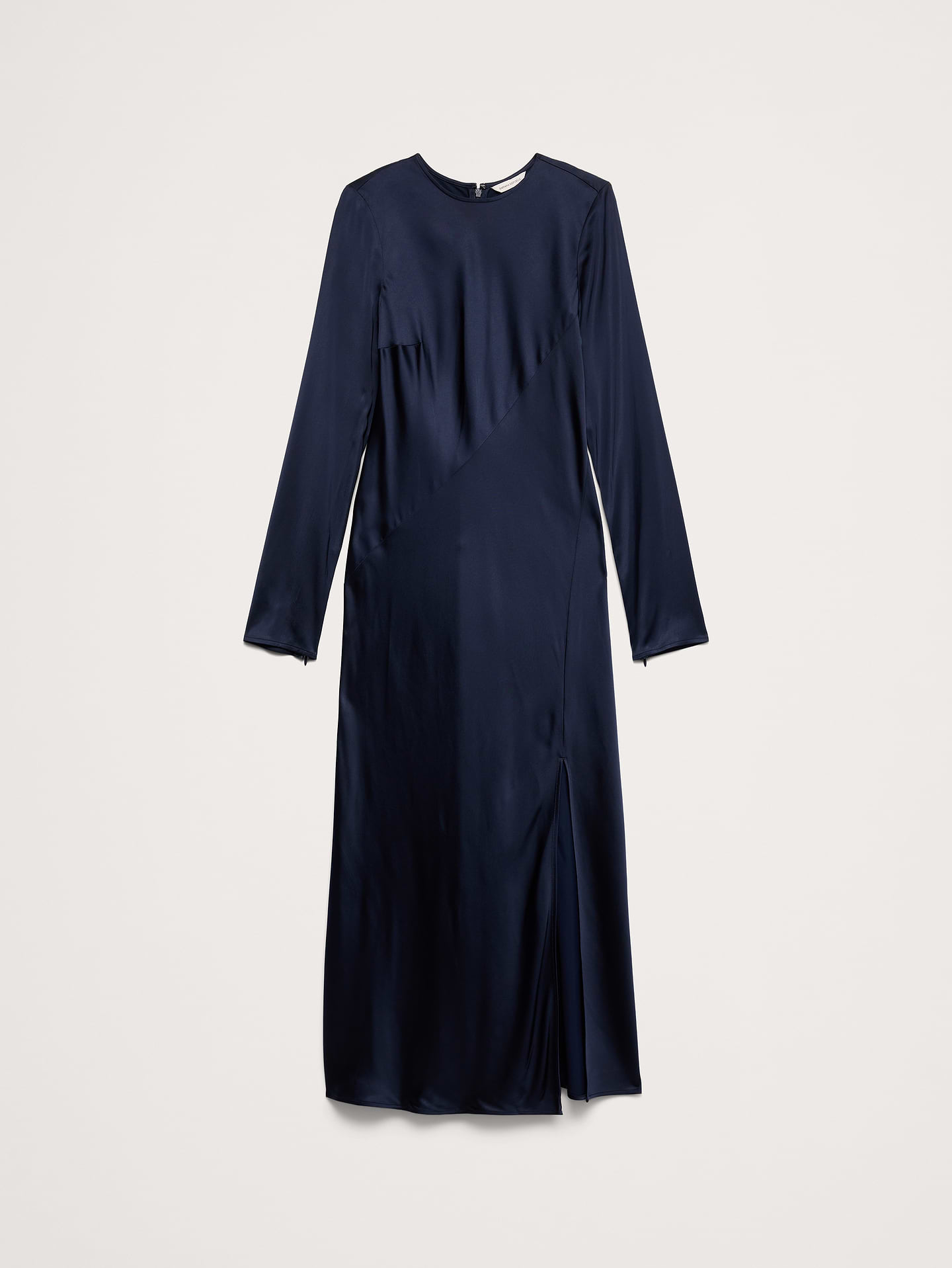 L'image numéro 7 présente Robe longue coupée en biais avec fente en satin extensible