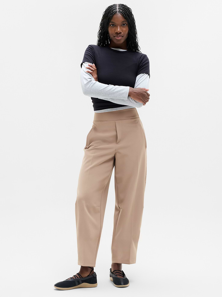 Image 1 of 6, FOR: Commuting, work, and travel, FEEL: PrimaStretch is refined, subtly textured, and perfectly stretchy, FAVE: Secure zip pockets to store your essentials, Powervita waistband is buttery soft and holds you in for all-day comfort, Product #1174194
