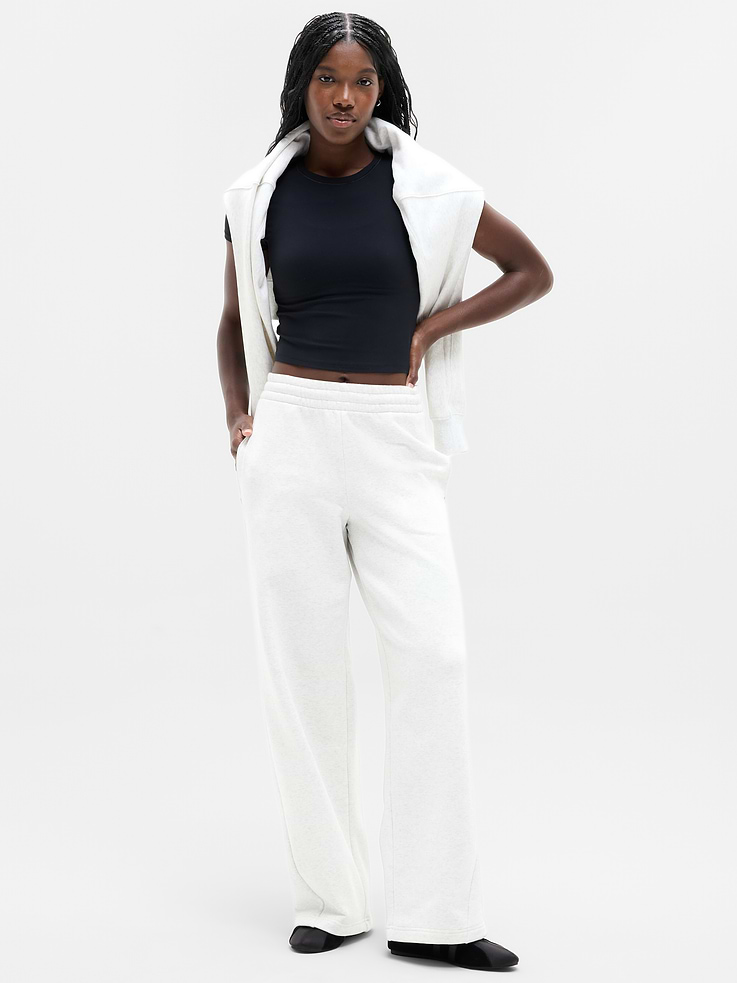 Image 1 of 6, FOR: Lounge and everyday movement, FEEL: Plush stretch fleece has a soft, brushed interior, FAVE: New and improved three-track waistband for extra support, Easy-access pockets to stash your essentials, Adjustable internal drawcord in waistband, Product #1174473