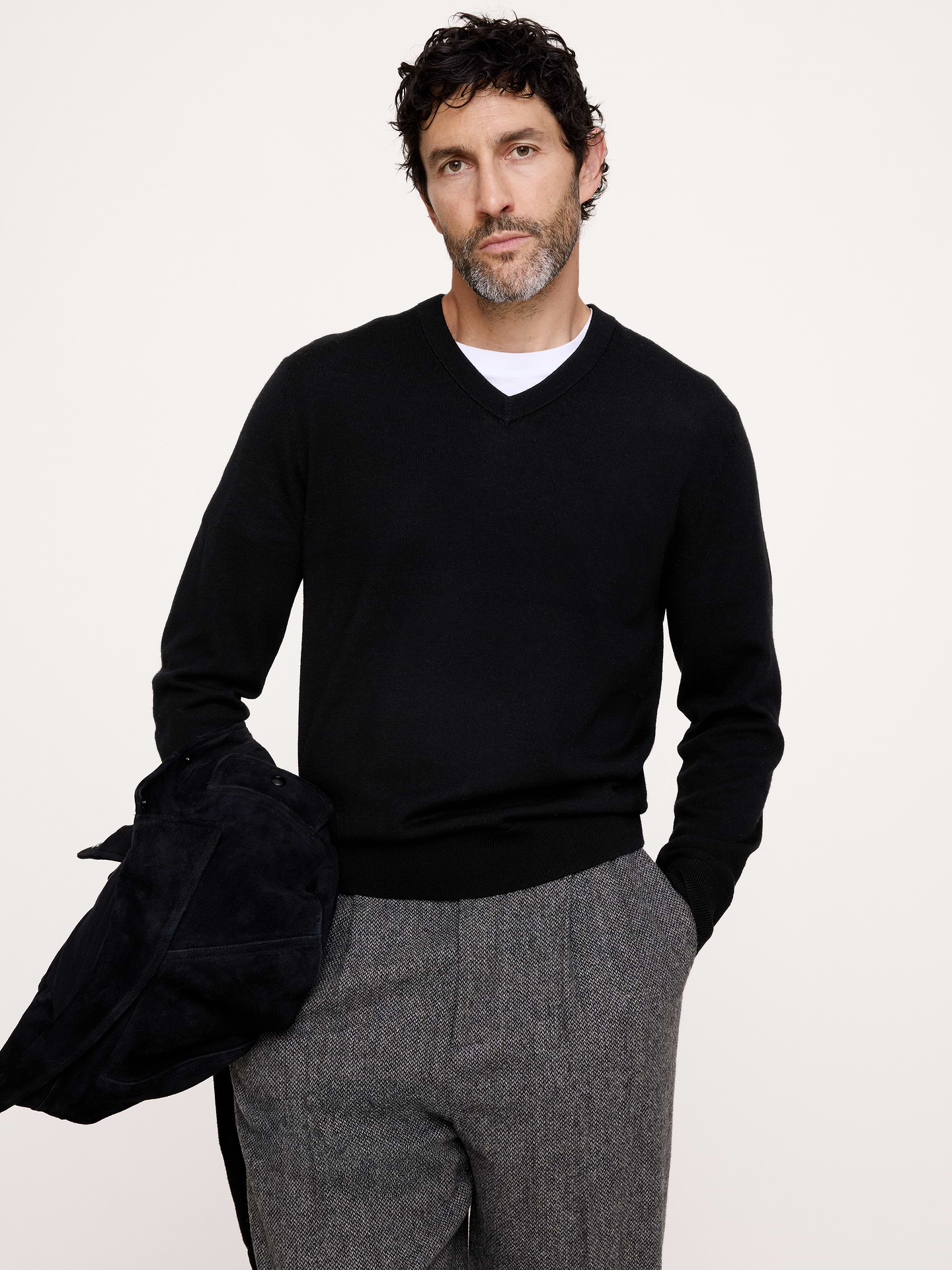 Image 1 of 6, Looks good, feels good. A classic V-neck sweater, crafted in beautifully warm and soft Merino wool., Standard fit: A straight and easy fit., V-neck., Straight hem., Product #906727