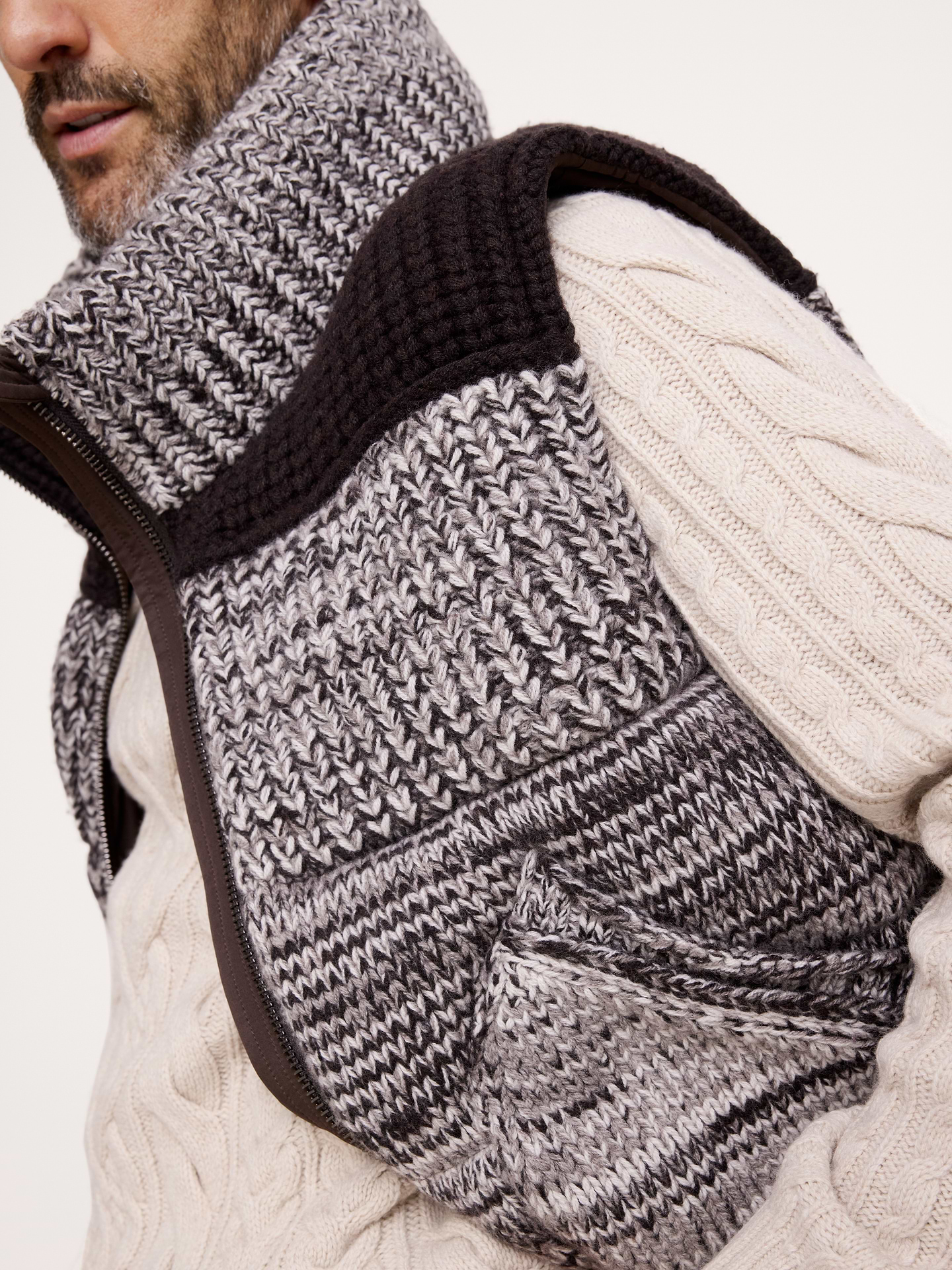 Image 8 de 8, Gilet rembourré en laine et cachemire