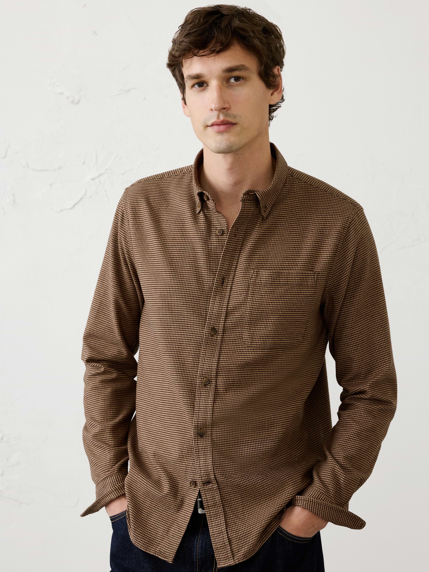 Image 1 of 3, A lightweight flannel designed for seasonal transitions, offering the softness and classic pattern of traditional flannel without the bulk. Easy to layer and versatile across a range of everyday looks., UNTUCKED: Designed with a shorter hemline to hit right at the hips., Button down collar. Long sleeves with adjustable double-button barrel cuffs and button vents., Button‑front closure., Chest pocket., Back yoke., Shirttail hem., Made exclusively for Banana Republic Factory., Product #1175888