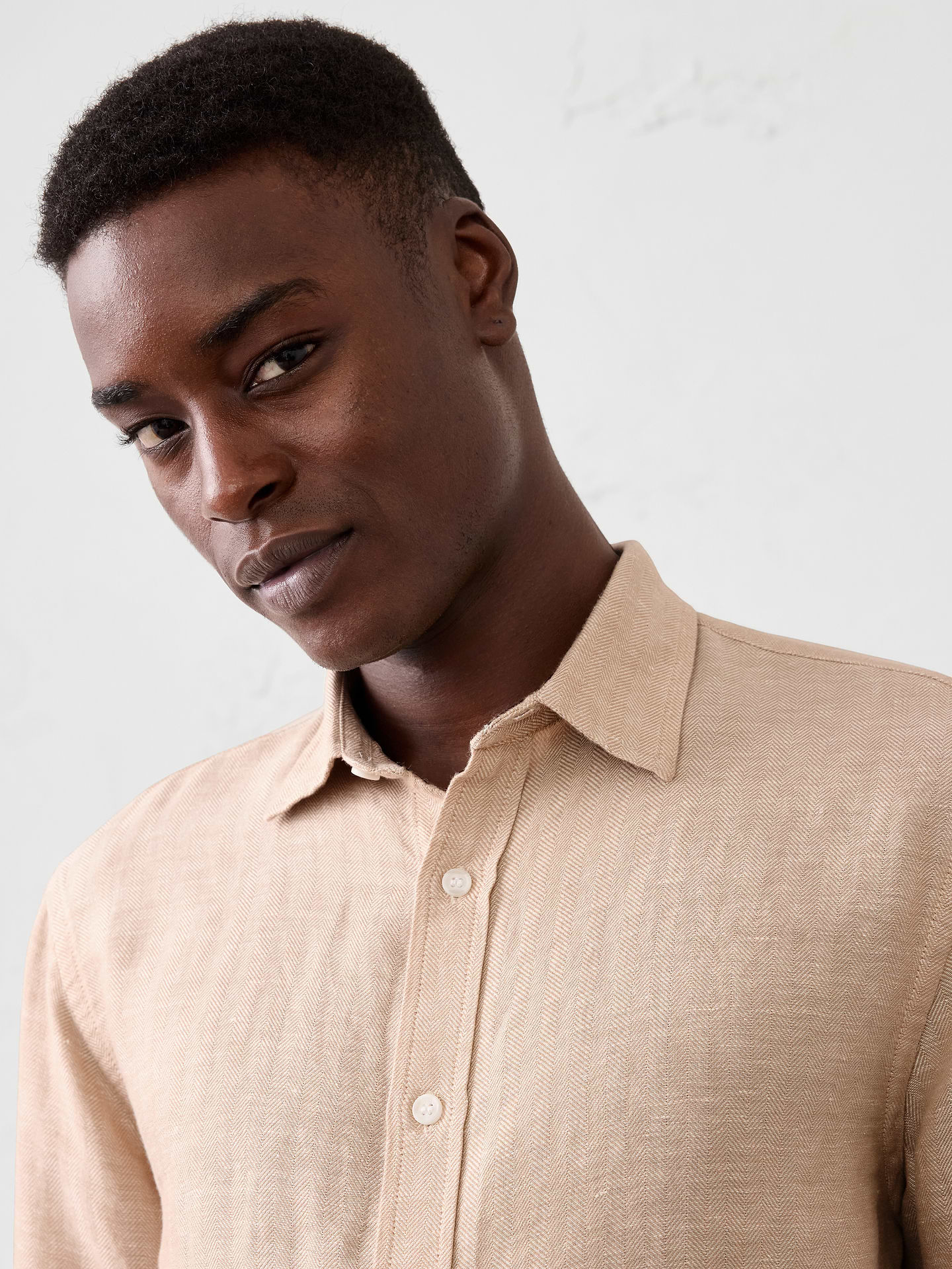 Image 3 of 7, Slim-Fit Linen-Blend Herringbone Shirt