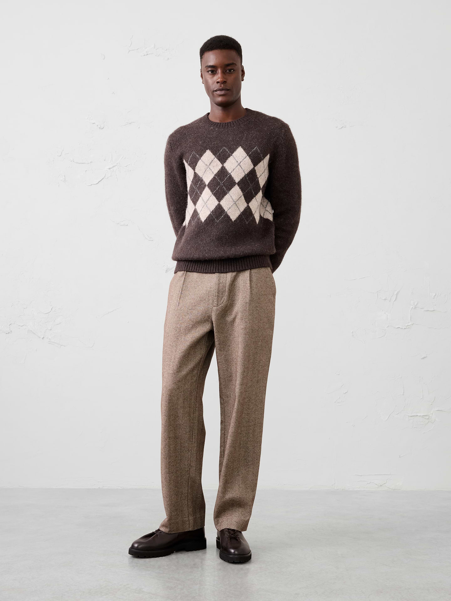 Image 1 of 6, A classic herringbone weave meets a modern wide‑leg silhouette in this refined trouser. Finished with front pleats for added polish, it balances timeless tailoring with contemporary style, making it an effortless choice for both special occasions and everyday wear., Button closure with zip fly. Belt loops., Front pleat detailing., Off-seam front pockets., Button through welt back pockets., Made exclusively for Banana Republic Factory., Product #1179690