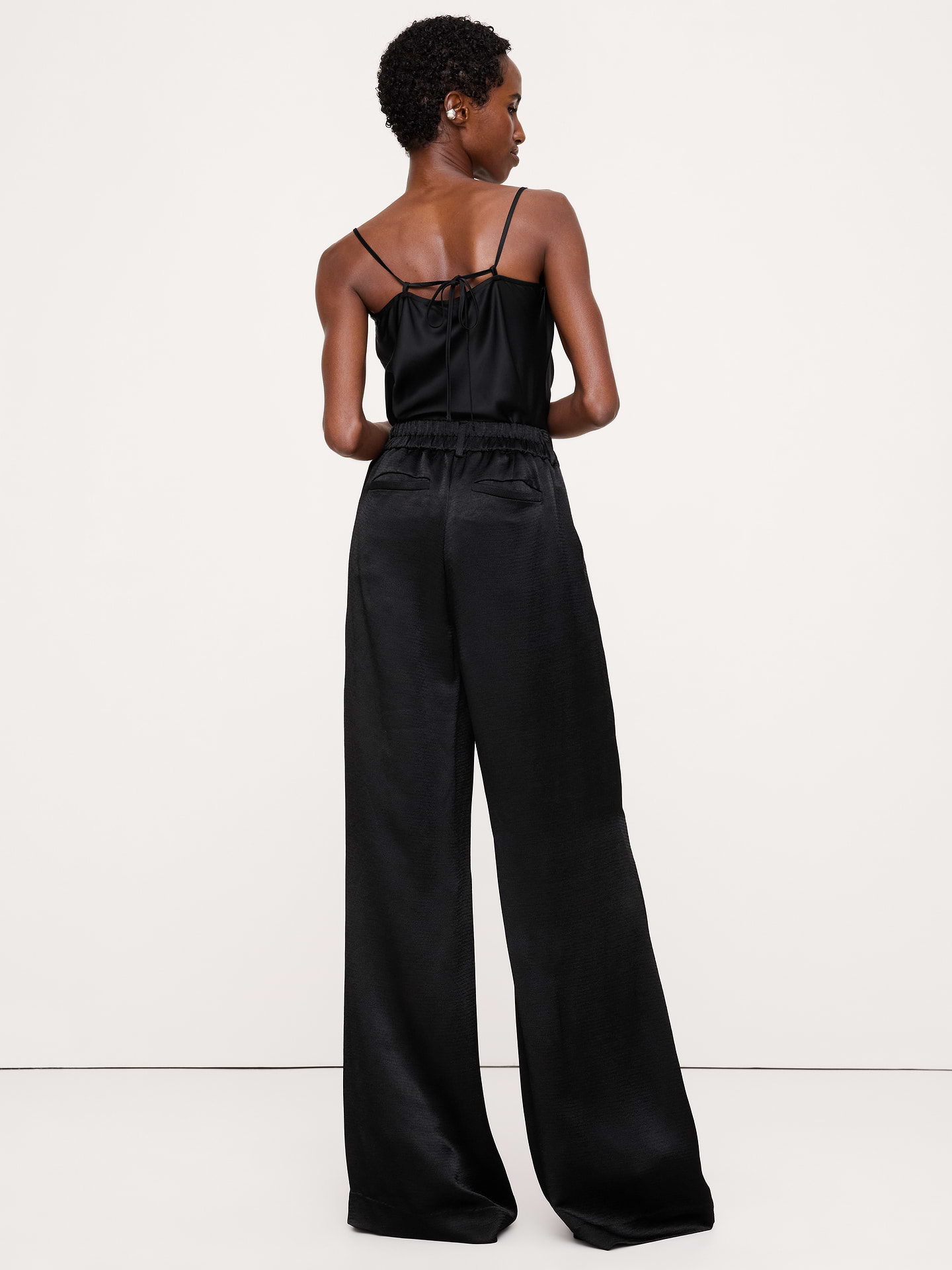 Image 6 de 8, Pantalon en satin texturé à jambe large et taille haute