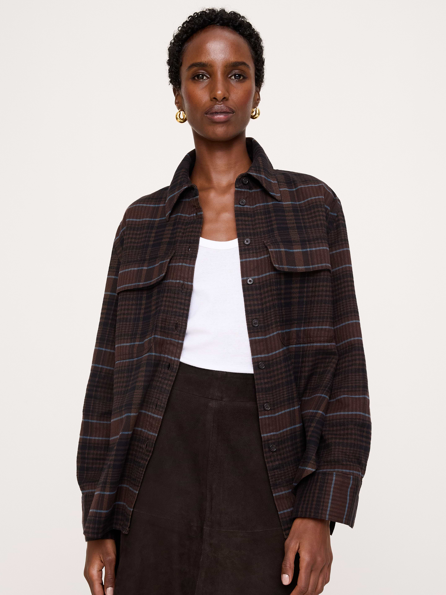 Image 1 of 7, A utilitarian take on the classic button-down shirt, crafted in our 100% cotton twill so it's ideal in all seasons., Oversized fit: Extra room through chest, shoulders, and waist., Point collar with button front., Chest pockets., Shirttail hem., Product #1180394