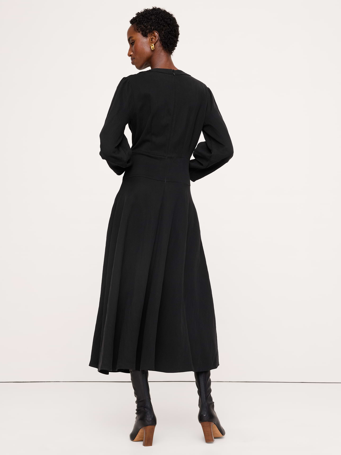 Image 3 de 5, Robe mi-longue boutonnée en sergé fluide