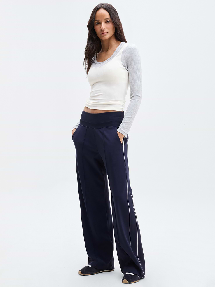 Image 1 of 6, FOR: Commuting, work, and travel, FEEL: Sculptek Light fabric gives you full coverage and all-way stretch, FAVE: Colorblock details add a unique twist, Product #854424