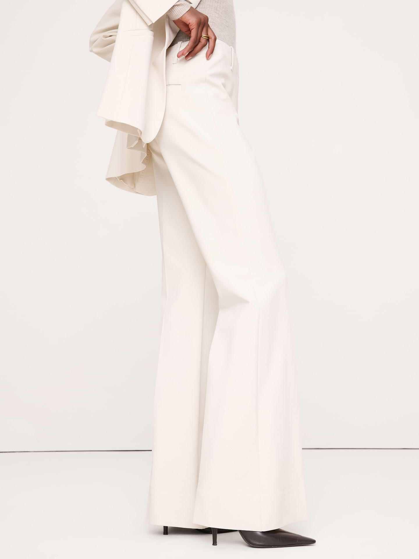 Image 3 de 8, Pantalon moderne évasé à taille haute en tissu urbain extensible