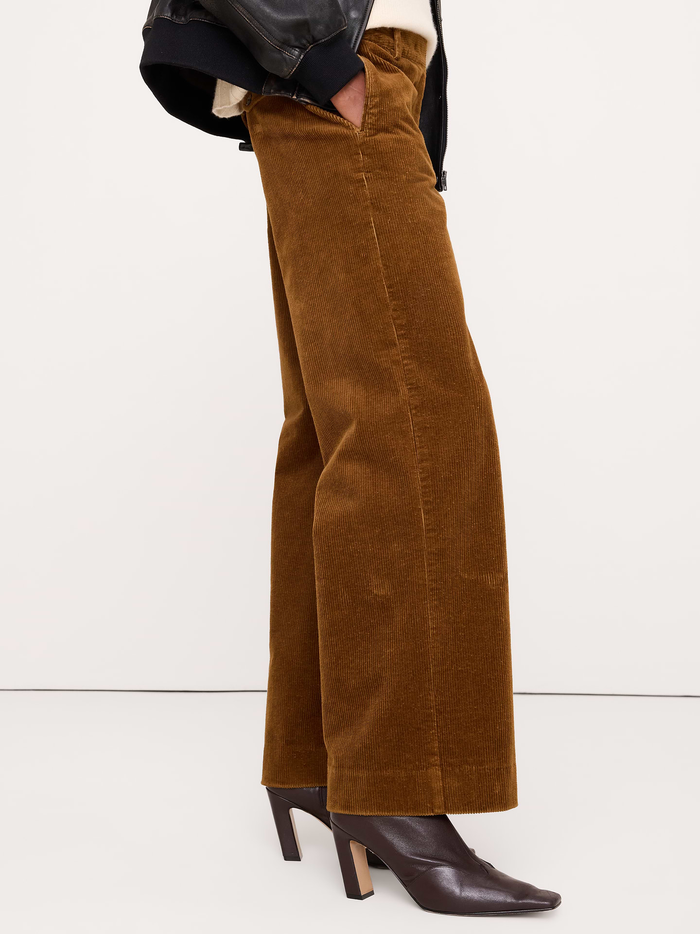 Image 7 of 8, The Everyday Wide-Leg Pant in Corduroy