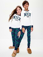 Image 1 de 3, Nos pyjamas assortis de Noël sont parfaits pour rester bien au chaud cette saison., Ras du cou., Manches longues., Imprimé sur le devant., Pantalon de pyjama assorti., Taille élastique., Motif sur l’ensemble., Produit #904646