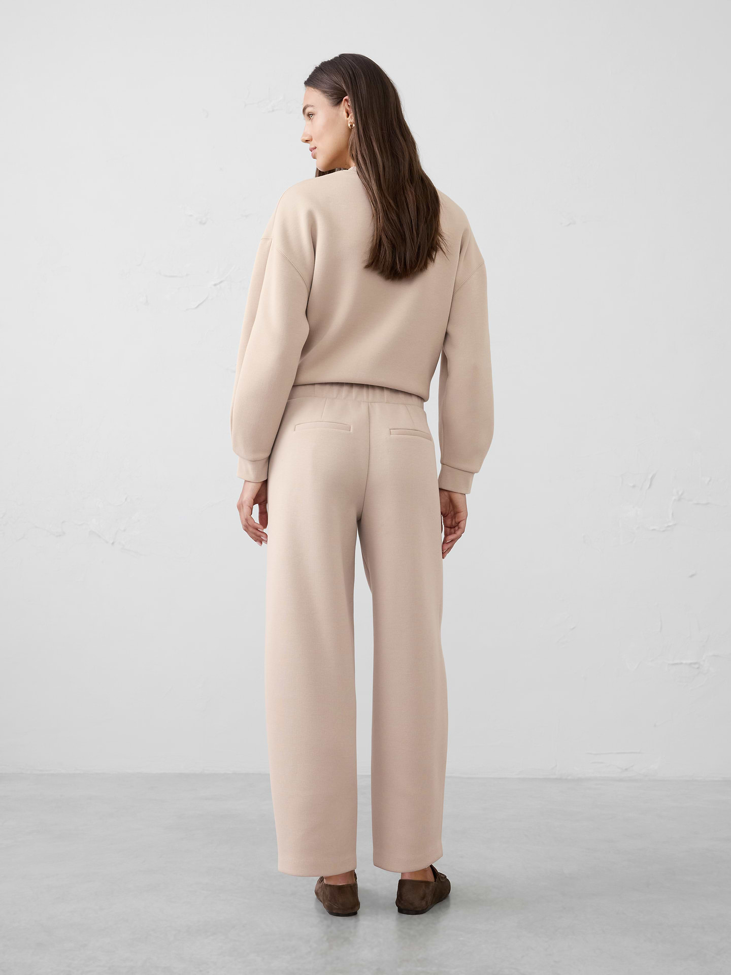 Image 7 of 8, Weekender Barrel-Leg Mid-Rise Pant