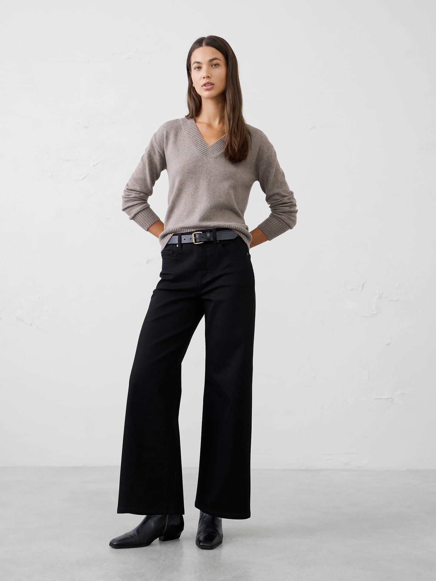 Image 1 of 8, WASHWELL: Better denim. Better planet. These jeans are part of our water-saving Washwell program. Compared to conventional wash methods, Washwell has saved millions of liters of water since 2016., Washwell Water Quality Program is designed to ensure water used to make our denim does not pollute local waterways., VINTAGE STRETCH DENIM: New stretch denim fabric with a more authentic look and feel., High rise. Fitted through hip and thigh with a wide leg. Full length., Shank button closure with zip fly. Belt loops., Five pocket styling., Made exclusively for Banana Republic Factory., Product #694872