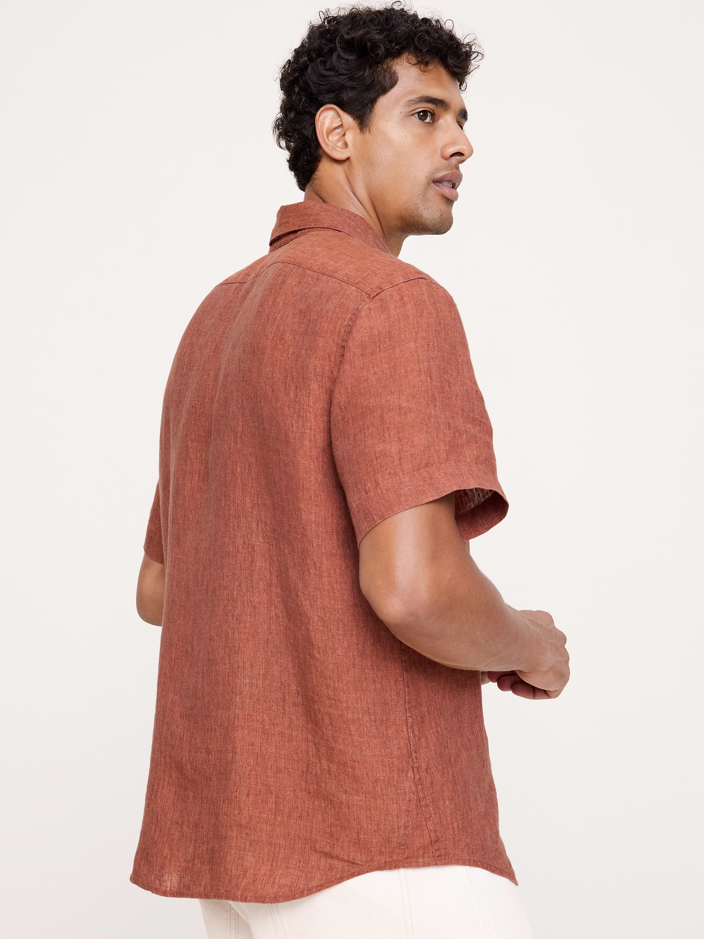 Image 2 de 8, Chemise standard à manches courtes en lin