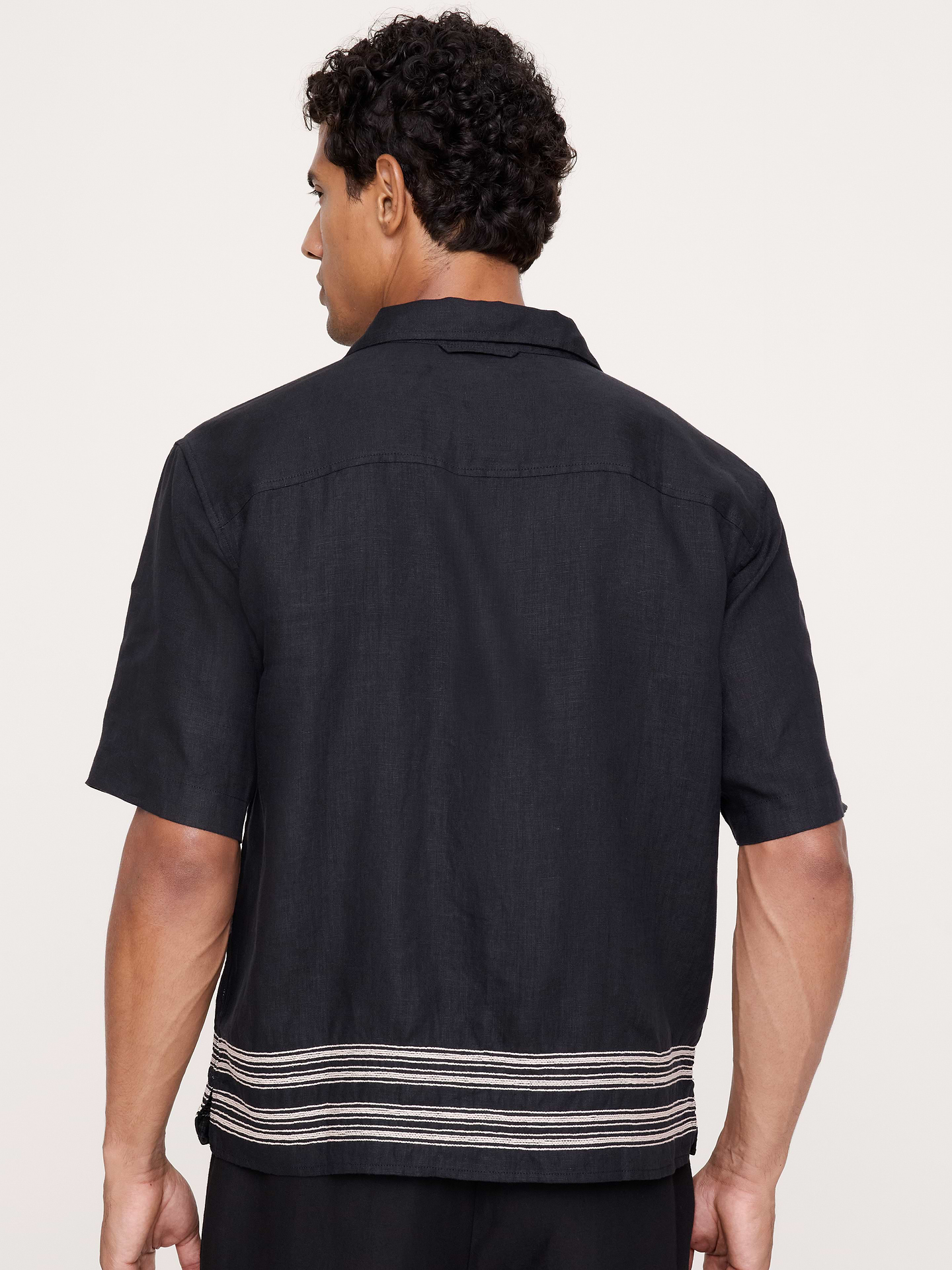 Image 3 de 8, Chemise de vacances décontractée en lin brodé