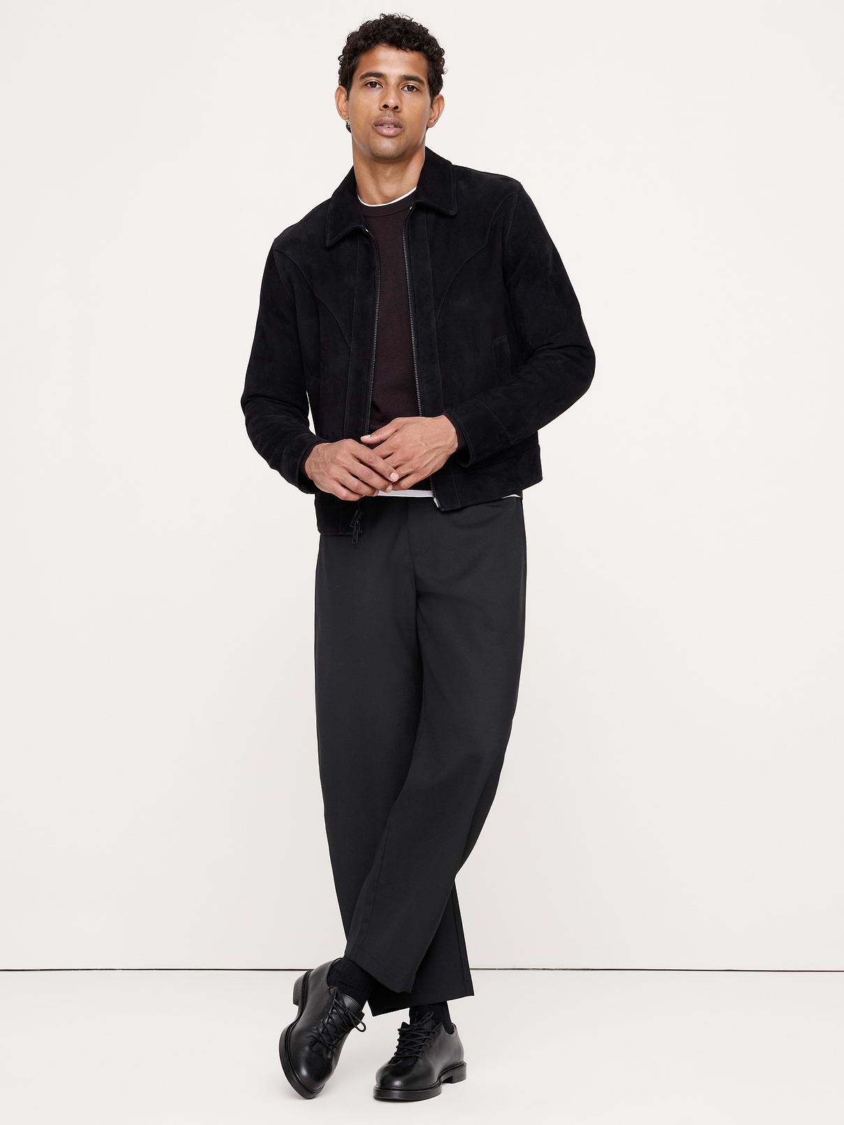 Image 1 of 8, We made "getting ready" a non-issue. This wool-blend pant has an elastic waistband, fully functional fly, and drawstring waist for secure comfort. Plus, our designers added performance details, like hidden zip pockets to help keep you organized., Barrel Fit: Mid rise. Relaxed fit through hip, thigh and a barrel leg. Ankle length., Zip fly with button closure. Belt loops., Elastic waist with internal drawstring closure., Front and back pockets with hidden zip storage., Twisted seam detail., Unlined., Product #914148
