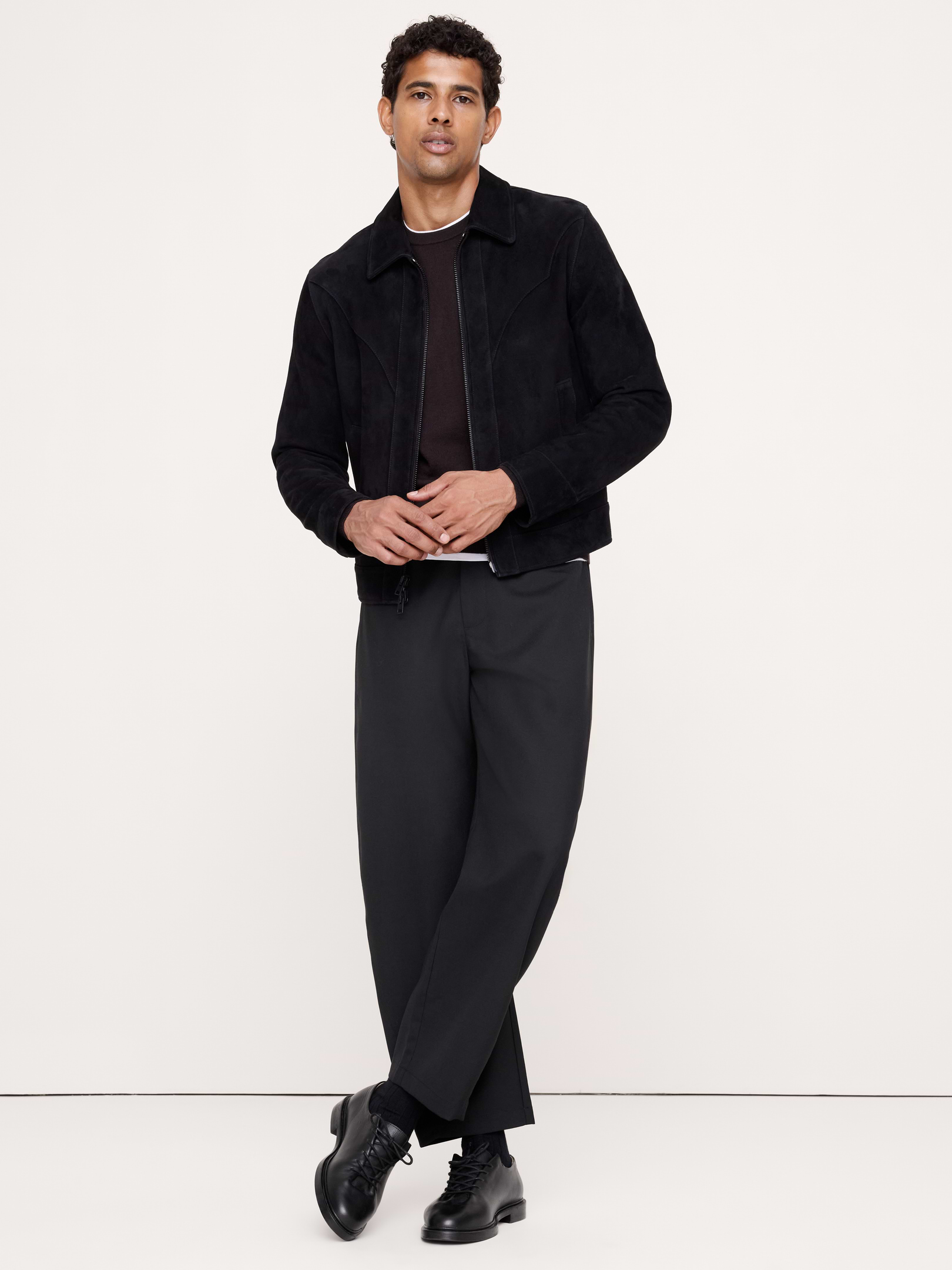 Image 1 of 8, We made "getting ready" a non-issue. This wool-blend pant has an elastic waistband, fully functional fly, and drawstring waist for secure comfort. Plus, our designers added performance details, like hidden zip pockets to help keep you organized., Barrel Fit: Mid rise. Relaxed fit through hip, thigh and a barrel leg. Ankle length., Zip fly with button closure. Belt loops., Elastic waist with internal drawstring closure., Front and back pockets with hidden zip storage., Twisted seam detail., Unlined., Product #914148