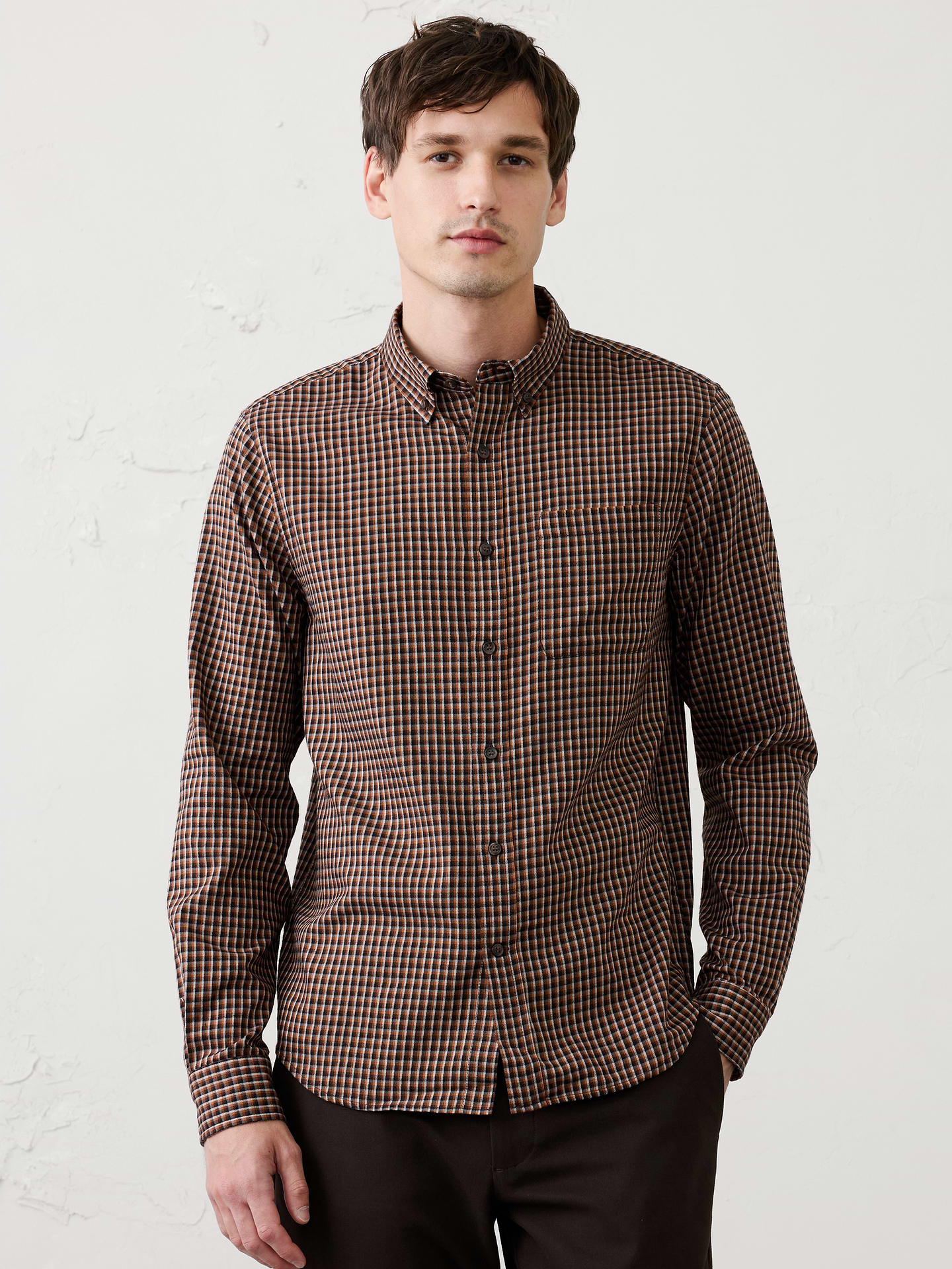 Image 1 of 7, A lightweight flannel designed for seasonal transitions, offering the softness and classic pattern of traditional flannel without the bulk. Easy to layer and versatile across a range of everyday looks., UNTUCKED: Designed with a shorter hemline to hit right at the hips., Button down collar. Long sleeves with adjustable double-button barrel cuffs and button vents., Button‑front closure., Chest pocket., Back yoke., Shirttail hem., Made exclusively for Banana Republic Factory., Product #1175888