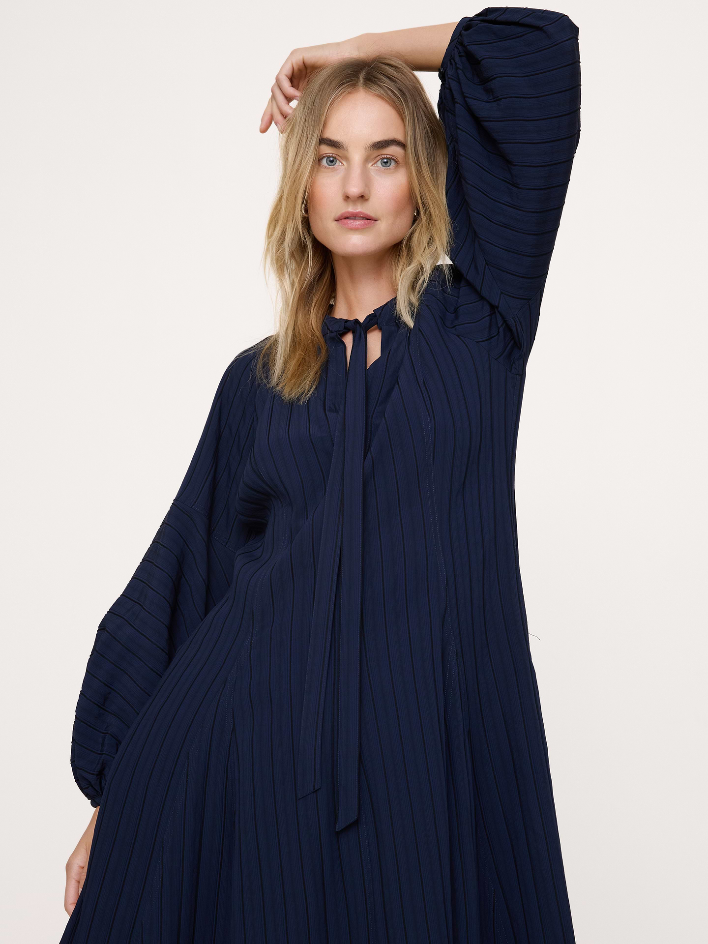 Image 4 de 6, Robe paysanne en jacquard à encolure à volants