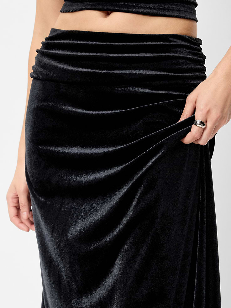 Image 4 of 6, Velvet Mid-Rise Ruched Maxi Skirt