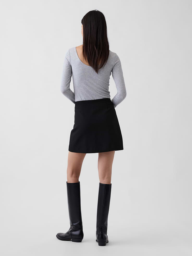 Image 2 de 7, Jupe-short courte bi-extensible à boutons-pression sur le devant