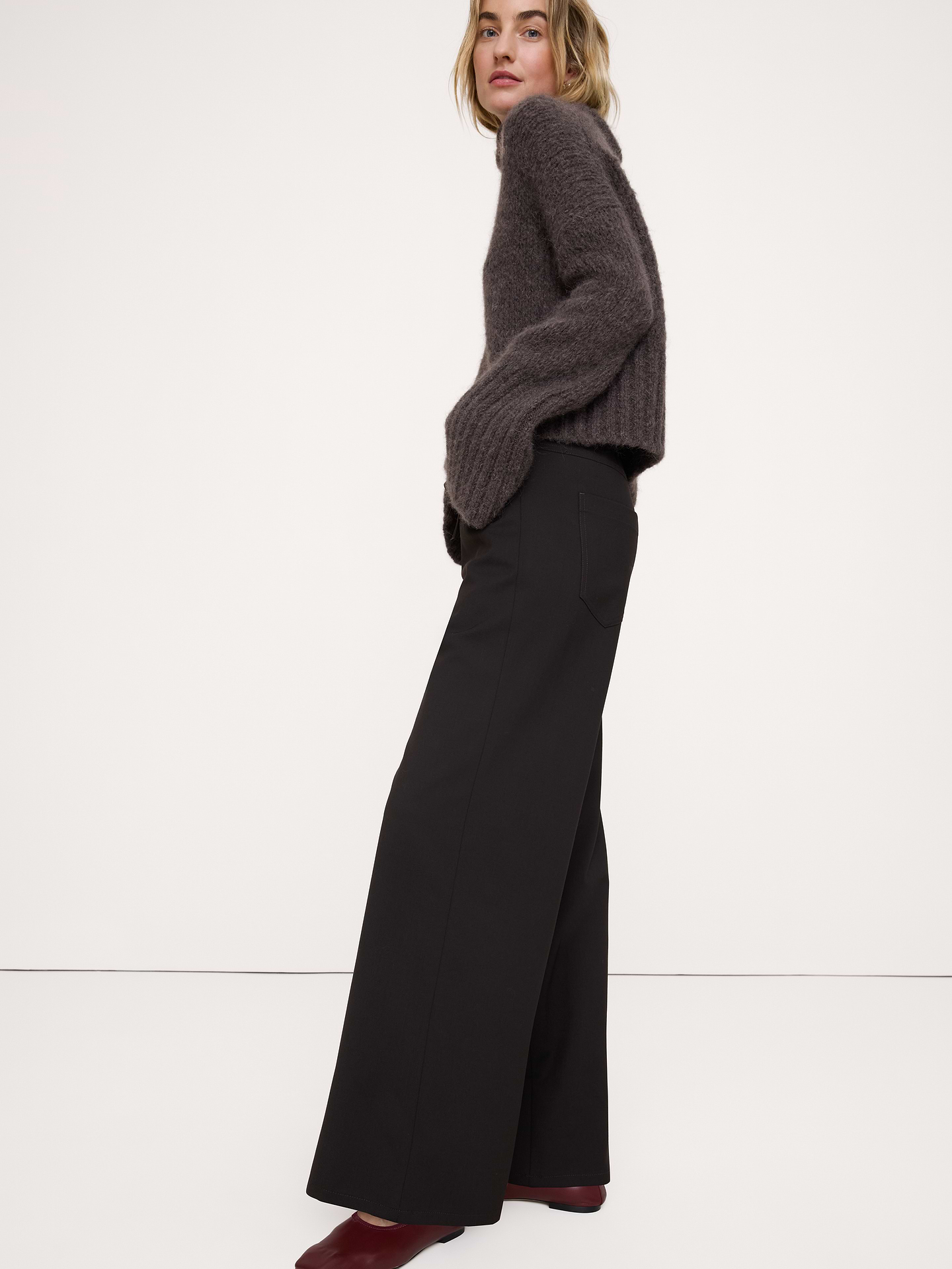 Image 4 of 7, The Studio Wide-Leg Drawstring Pant in Italian Wool.