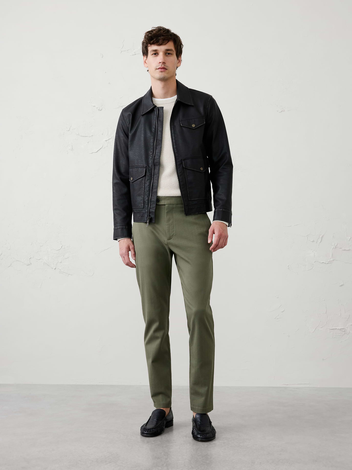 Image 1 of 4, Our signature patterned pant returns with updated seasonal prints in versatile colorways designed for a variety of occasions., Extended button closure with zip fly. Belt loops., Off-seam front pockets. Welt buttoned back pockets., Soft trouser crease., Made exclusively for Banana Republic Factory., Product #1175844