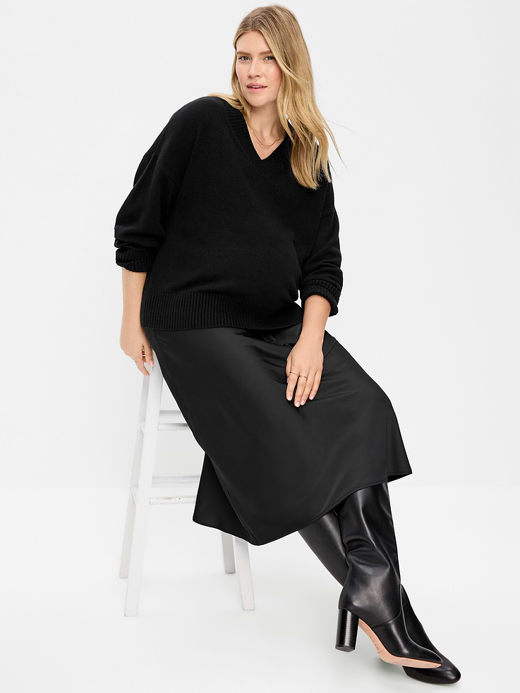 Image 1 of 4, pull-on style, darts at back, Product #1187983