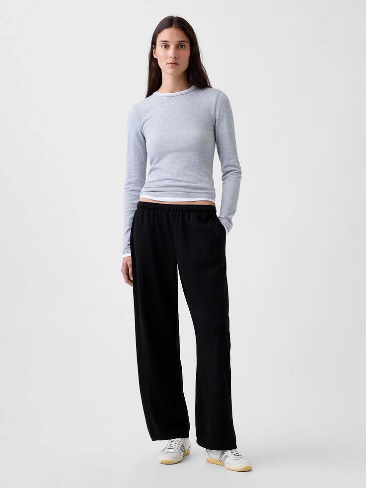 Image 1 of 6, Soft cotton-blend French terry barrel sweatpants. In a relaxed fit., Elasticized waist with inner drawcords., Side on-seam pockets, back patch pockets., Made with 52% Protocol cotton verified by the U.S. Cotton Trust Protocol, a program which works with farms committed to improving their environmental footprint by minimizing water usage and improving soil health (Claim No. 10127)., Made with 23% recycled polyester. Compared to virgin materials, using recycled materials helps reduce resource use and waste., Product #915186