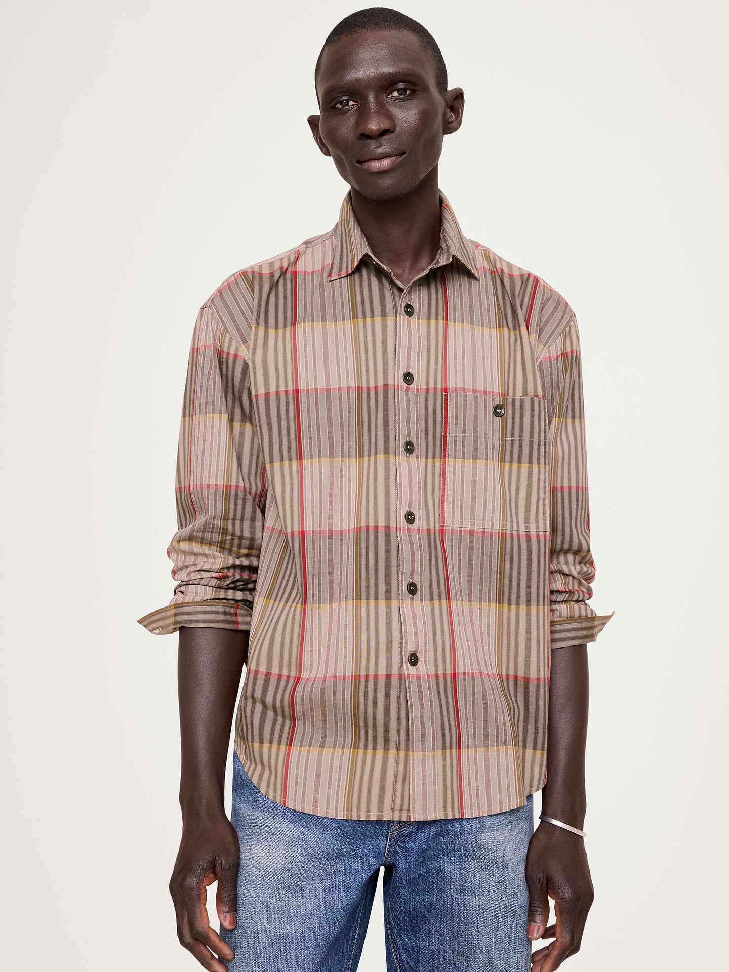 Image 1 of 8, Our best-selling Poplin Shirt, now in a relaxed silhouette, specially washed for a lived-in softness. Iron it for a crisp finish, or skip for a slightly rumpled, casual look., Relaxed Fit: A straight & roomy fit with a dropped shoulder seam., Spread collar with button-front closure., Chest pocket., Shirttail hem., Product #892582