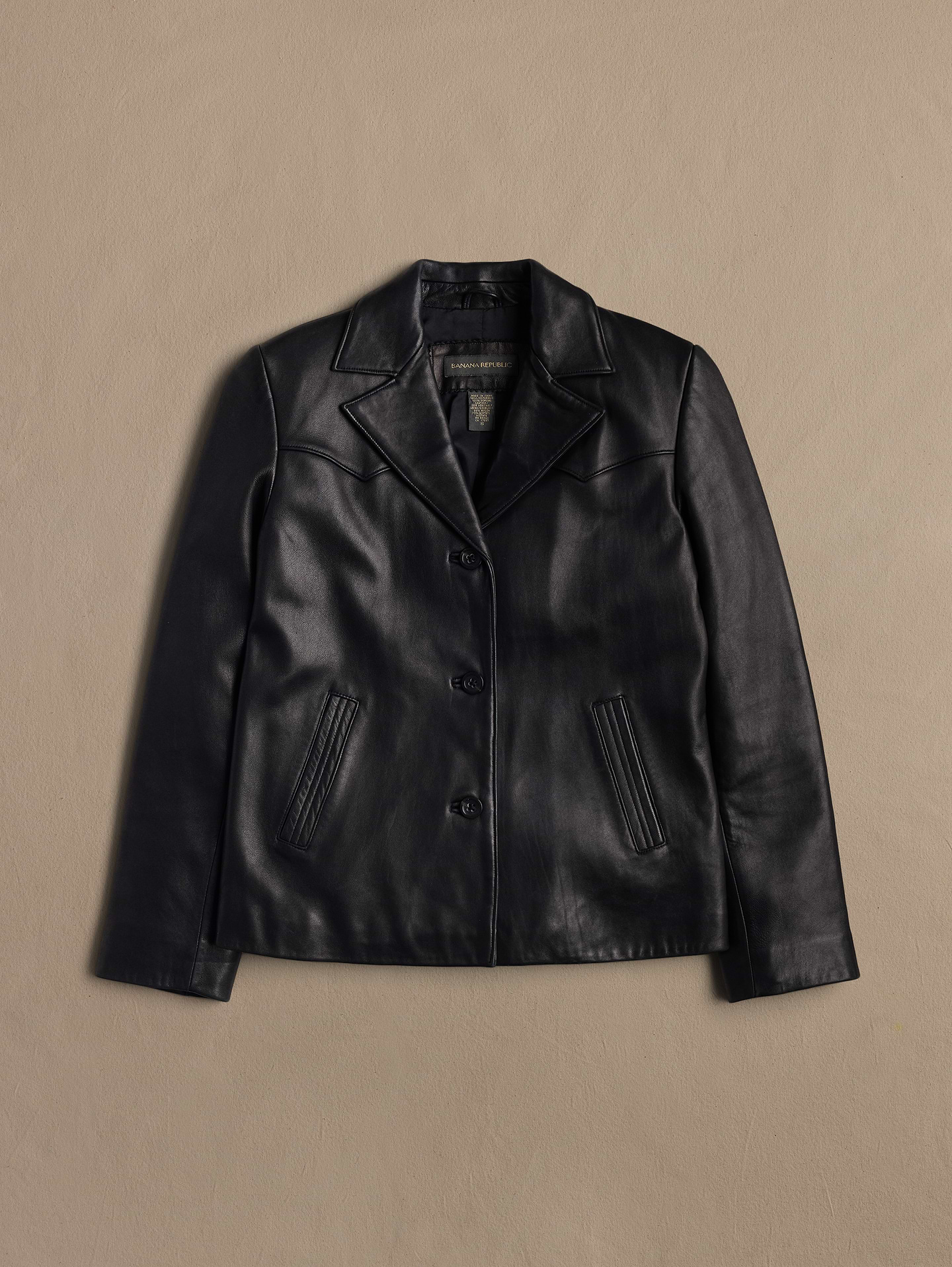 Image 1 of 3, Archive: Discover authentic, hand-sourced vintage from the ’80s, ’90s and '00s. Available in limited drops., Tag size: Women's S, *This is a vintage item with signs of wear and a natural patina from its previous lives. We recommend handling and cleaning with care to preserve its condition and extend its lifespan., Product #1202561